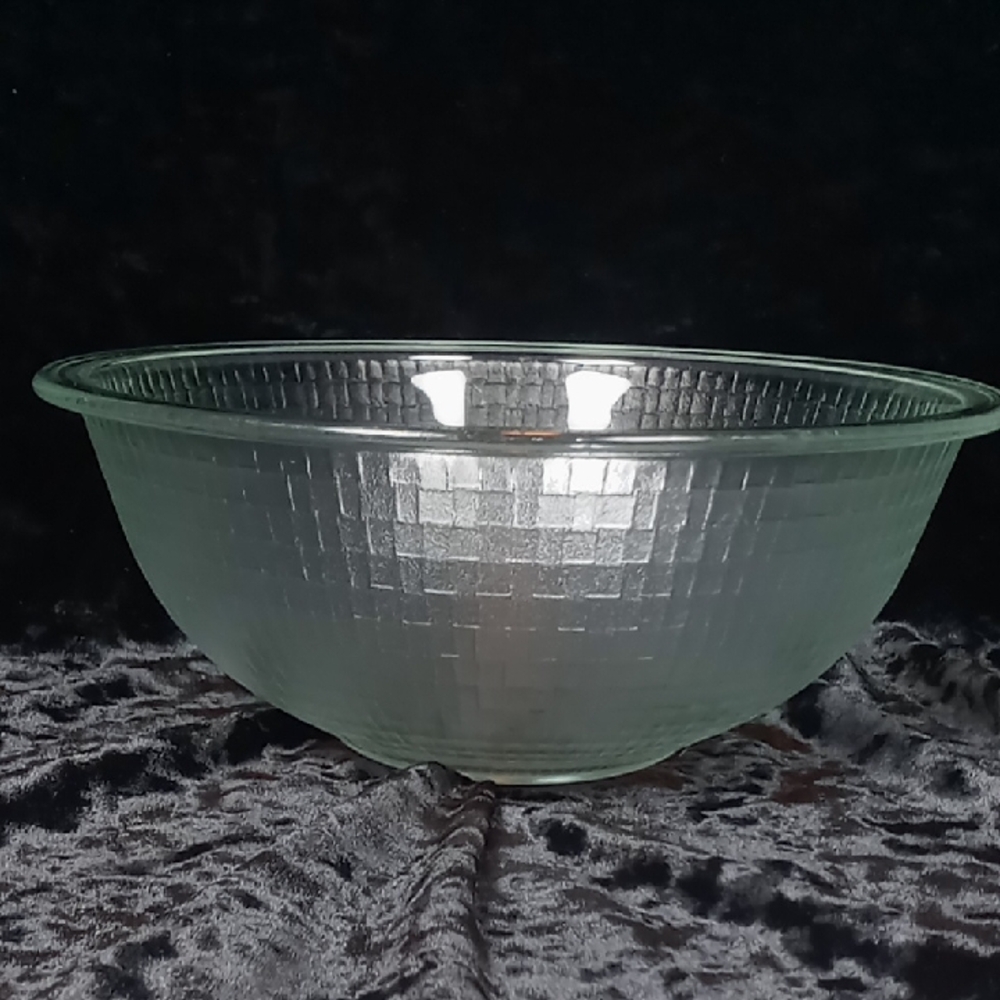 Vintage Pyrex Frosted Basket Weave 2.5L Mixing Bowl #325 Made in USA